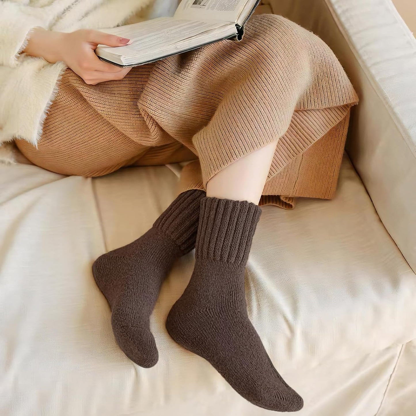 🏆 Buy 3 Get 2 Free - Women's Solid Mid-calf Socks