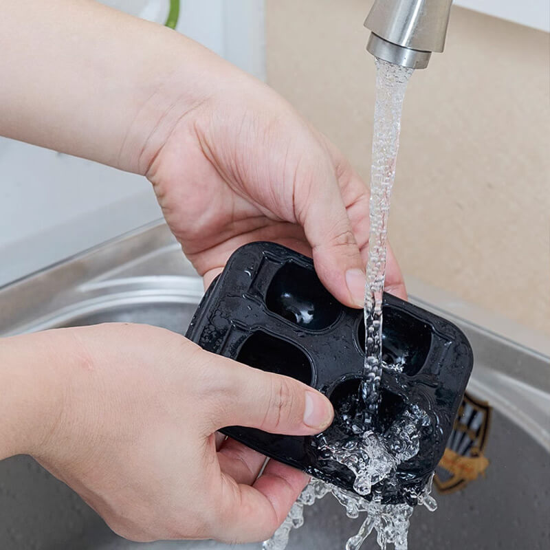 🧊2026 HOT SALE💀 DIY Silicone Skull Ice Cube Tray – Giant Slow-Melt Skull For Whiskey, Cocktails & More✨