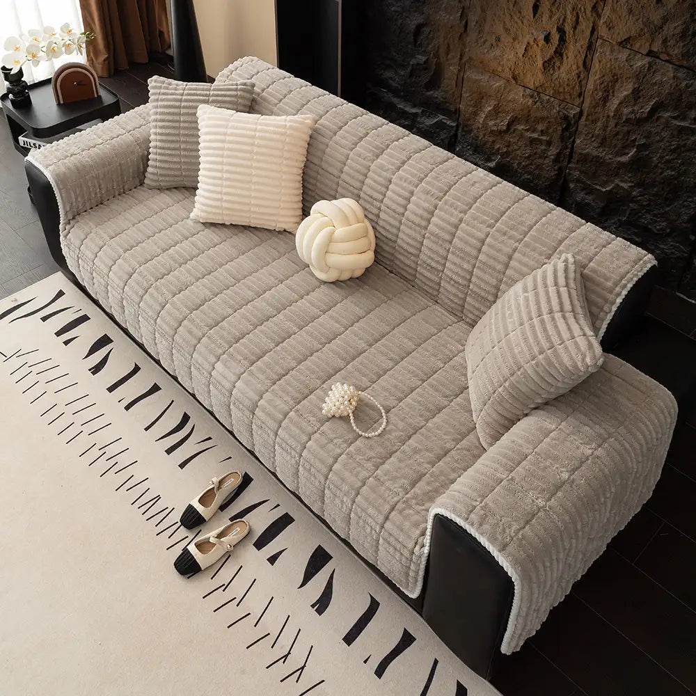 🏡Non-Slip Flannel Couch Cover One-Piece,✨ Soft Quilted Sofa Protector Slipcover, Warm & Cozy Furniture Shield for Pets & Kids🏡