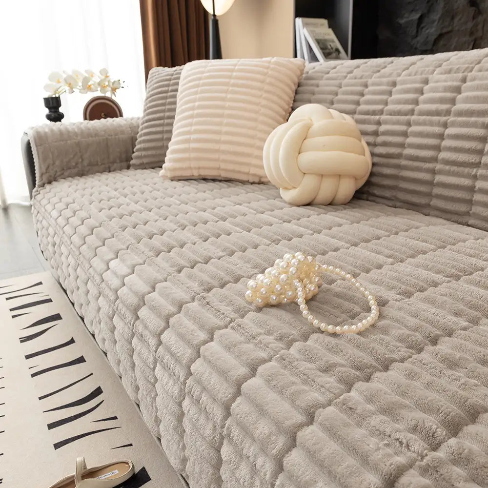 🏡Non-Slip Flannel Couch Cover One-Piece,✨ Soft Quilted Sofa Protector Slipcover, Warm & Cozy Furniture Shield for Pets & Kids🏡