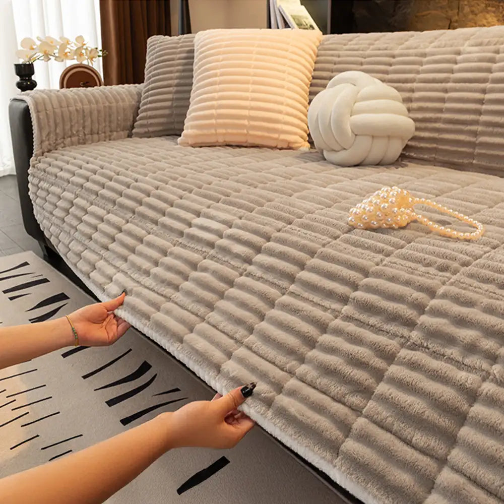 🏡Non-Slip Flannel Couch Cover One-Piece,✨ Soft Quilted Sofa Protector Slipcover, Warm & Cozy Furniture Shield for Pets & Kids🏡