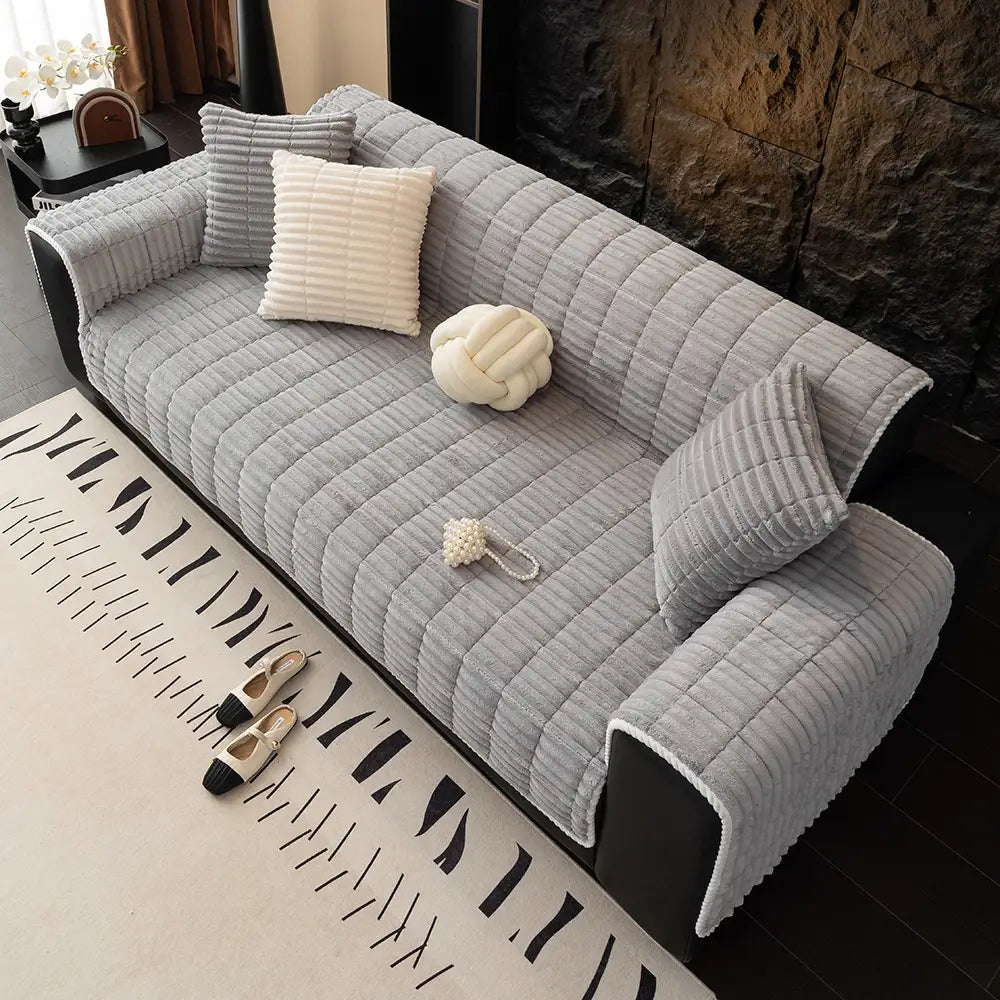 🏡Non-Slip Flannel Couch Cover One-Piece,✨ Soft Quilted Sofa Protector Slipcover, Warm & Cozy Furniture Shield for Pets & Kids🏡